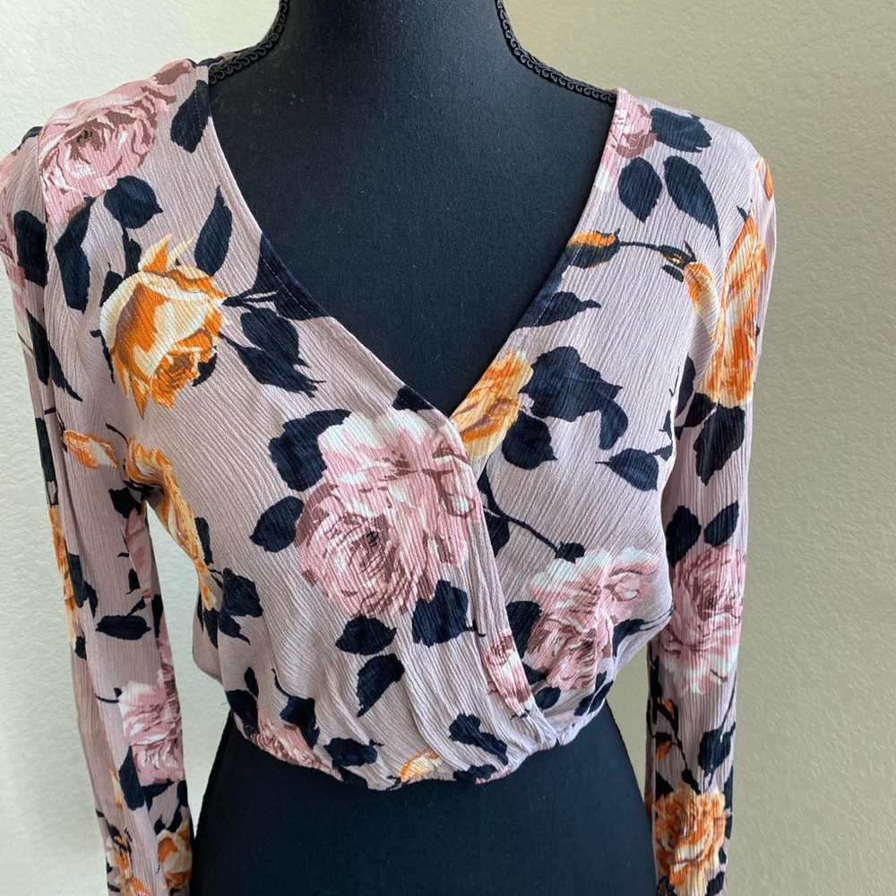 NWOT Women’s Cropped Floral Top